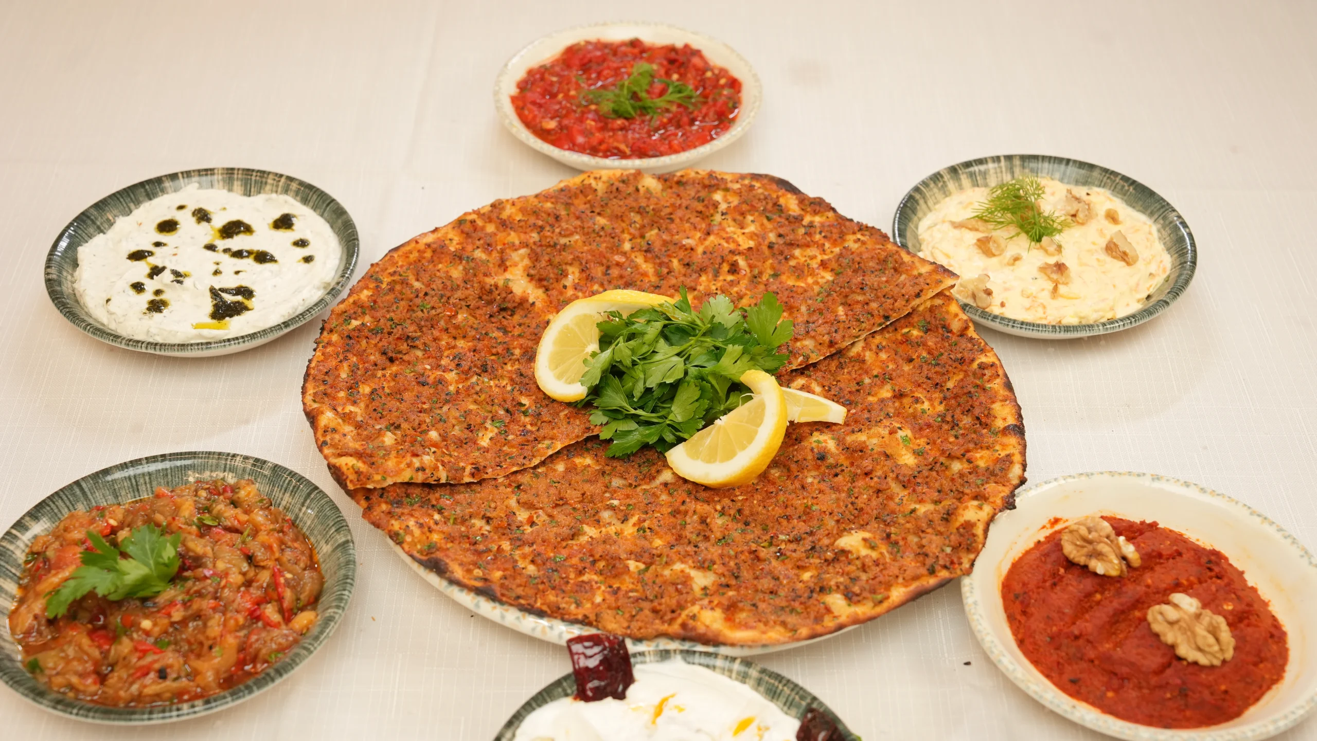Lahmacun (acılı, acısız)